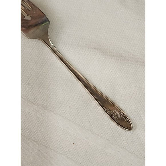 Oneida Queen Bess II Salad Fork 6.5" silverplate clover pierced - Picture 8 of 11